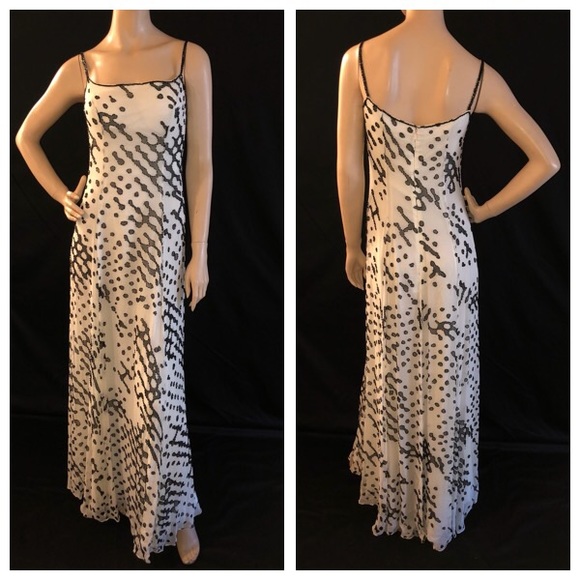 Lady Fashion Dress - Picture 1 of 6